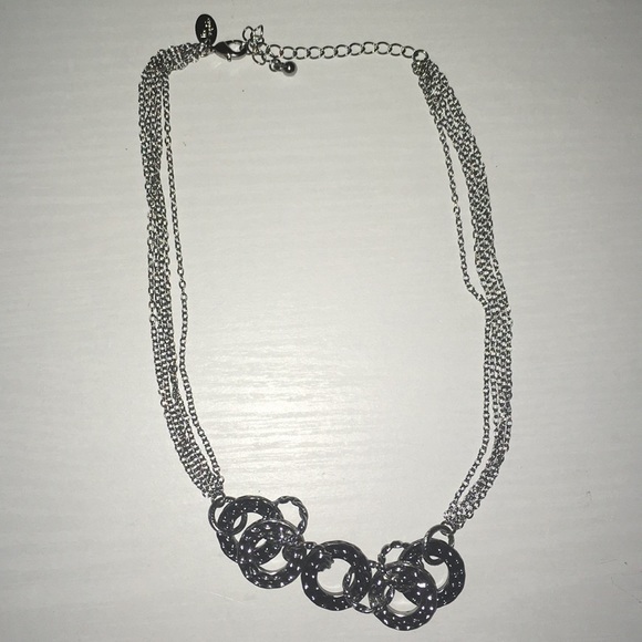 Lia Sophia Necklace silver & great good condition. - Picture 9 of 12